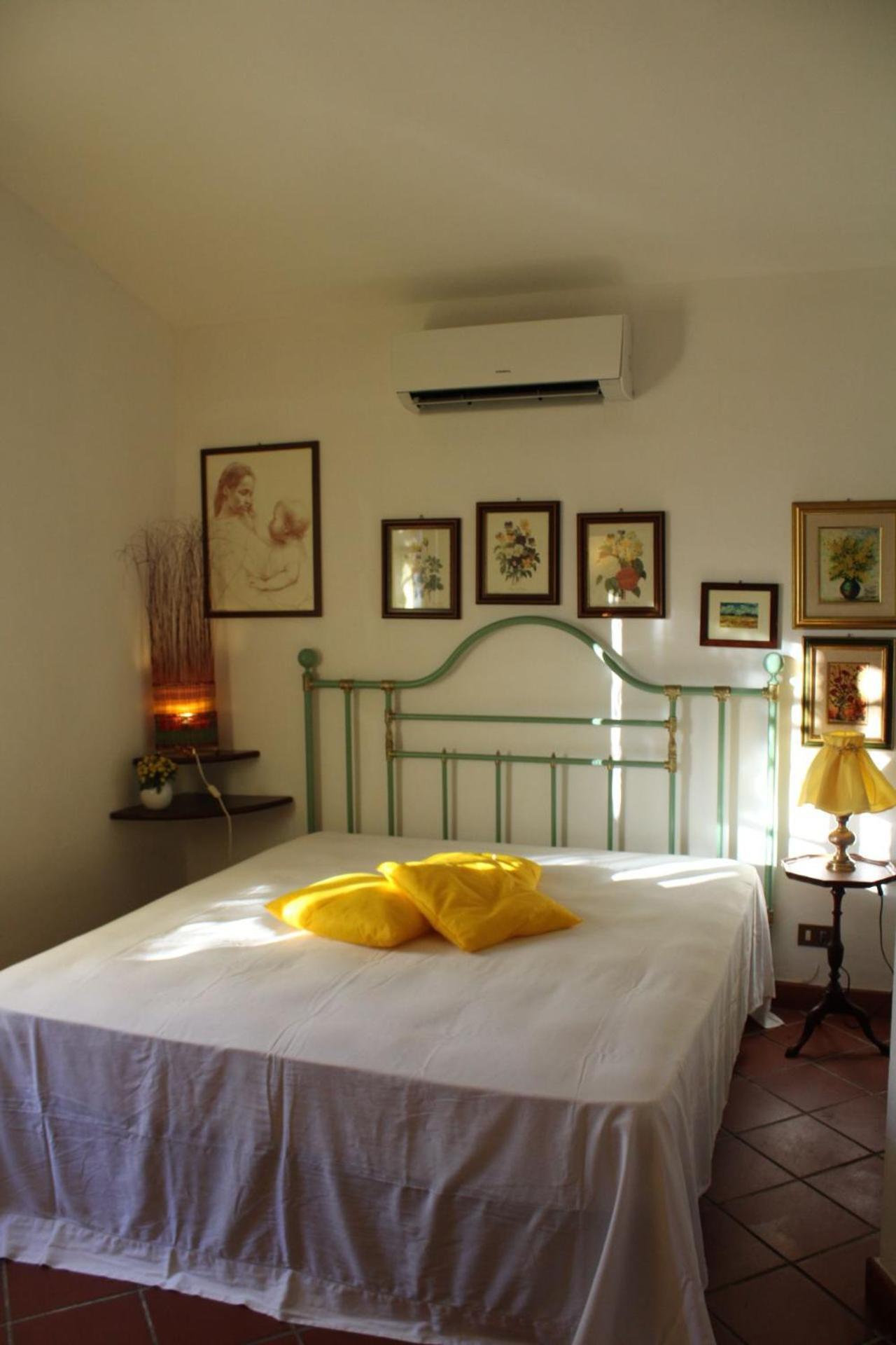 Cottage With A Great Fenced Garden In The Tuscan Countryside チェチナ エクステリア 写真